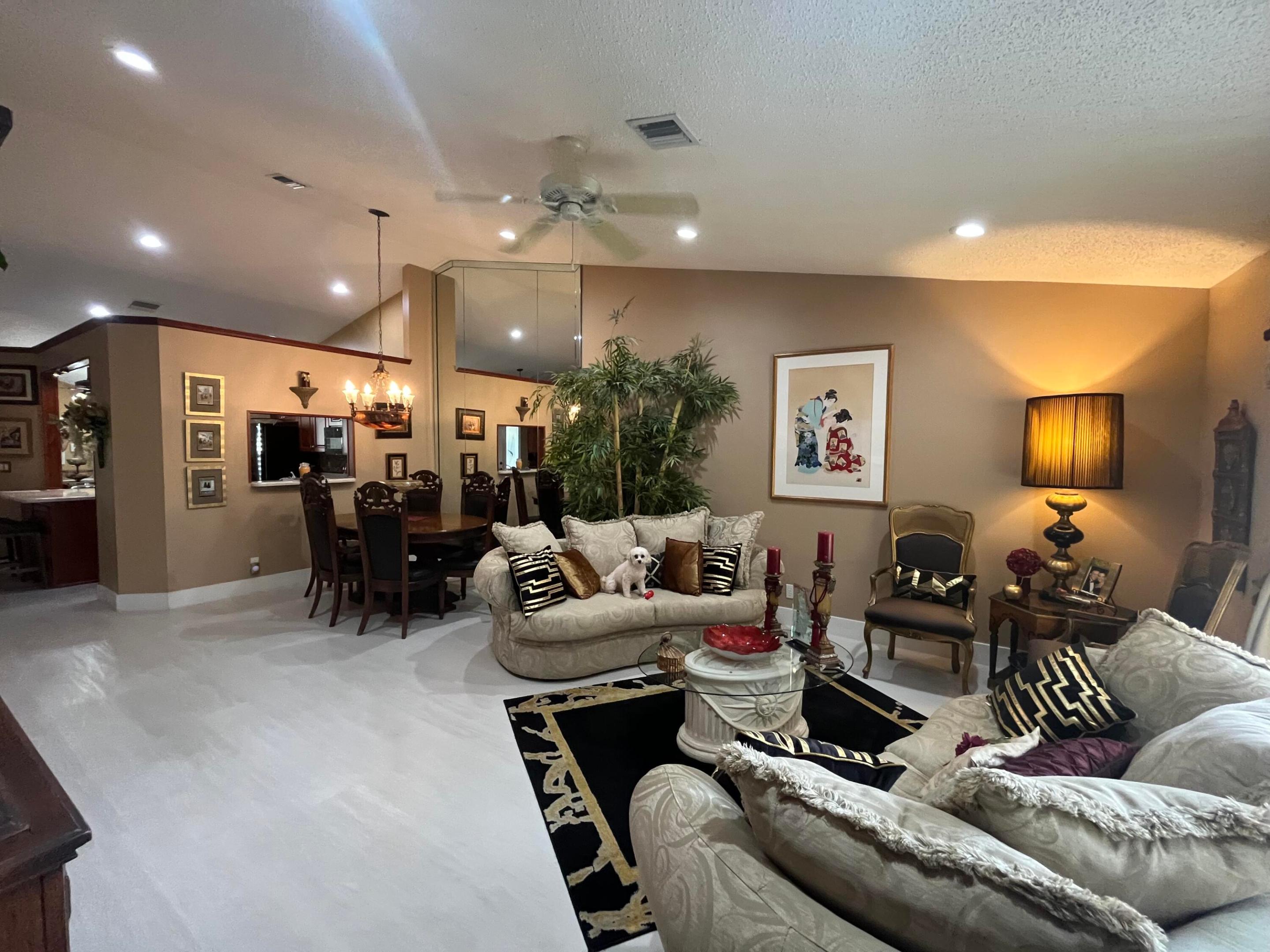 FLORAL LAKES - Residential Lease