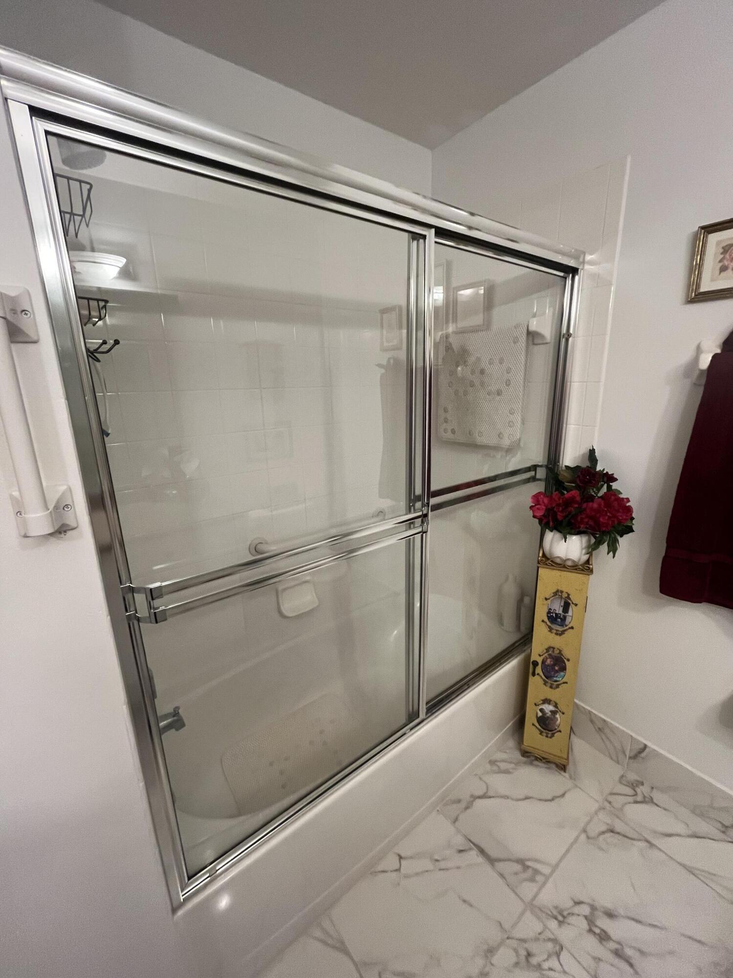 FLORAL LAKES - Residential Lease