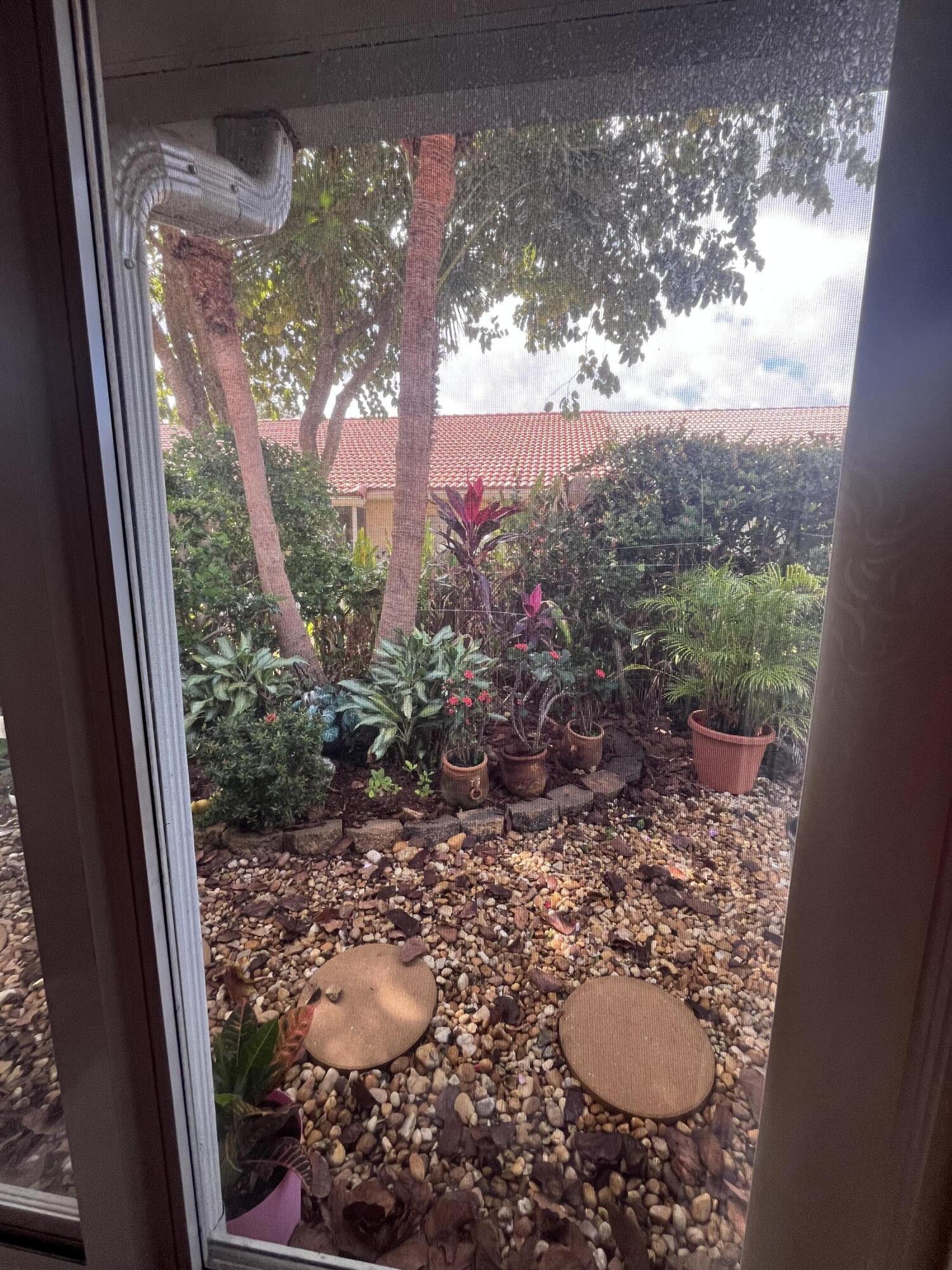 FLORAL LAKES - Residential Lease