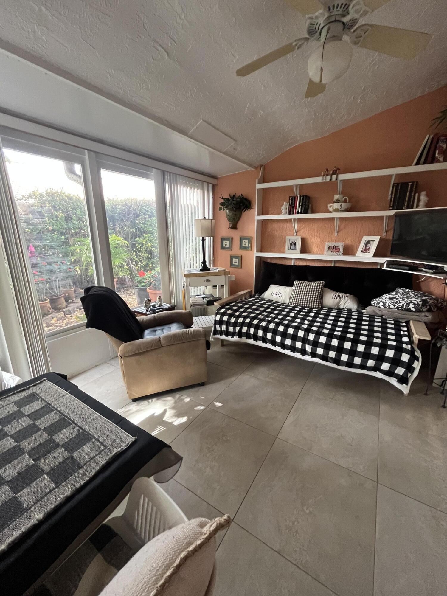 FLORAL LAKES - Residential Lease