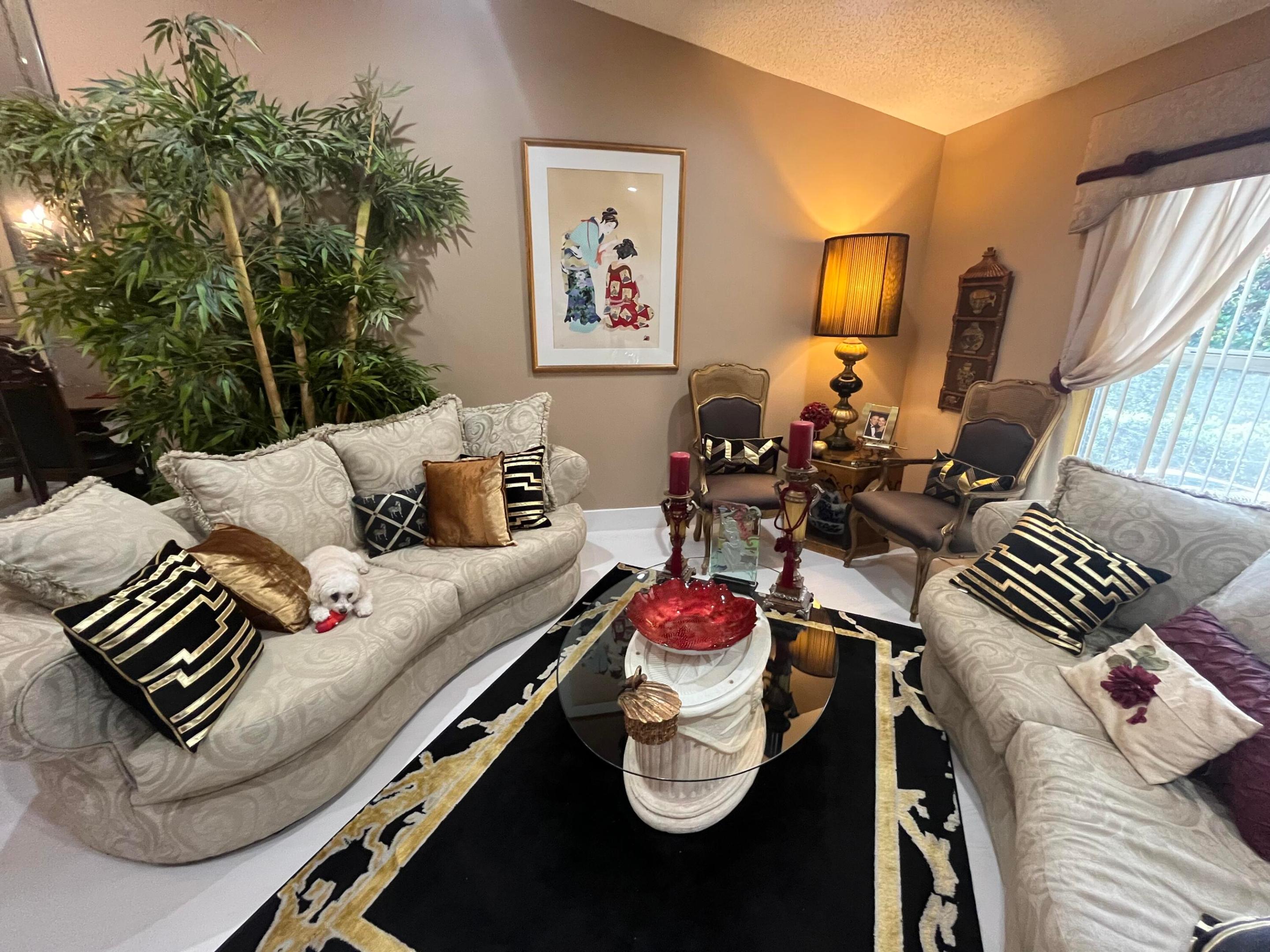 FLORAL LAKES - Residential Lease