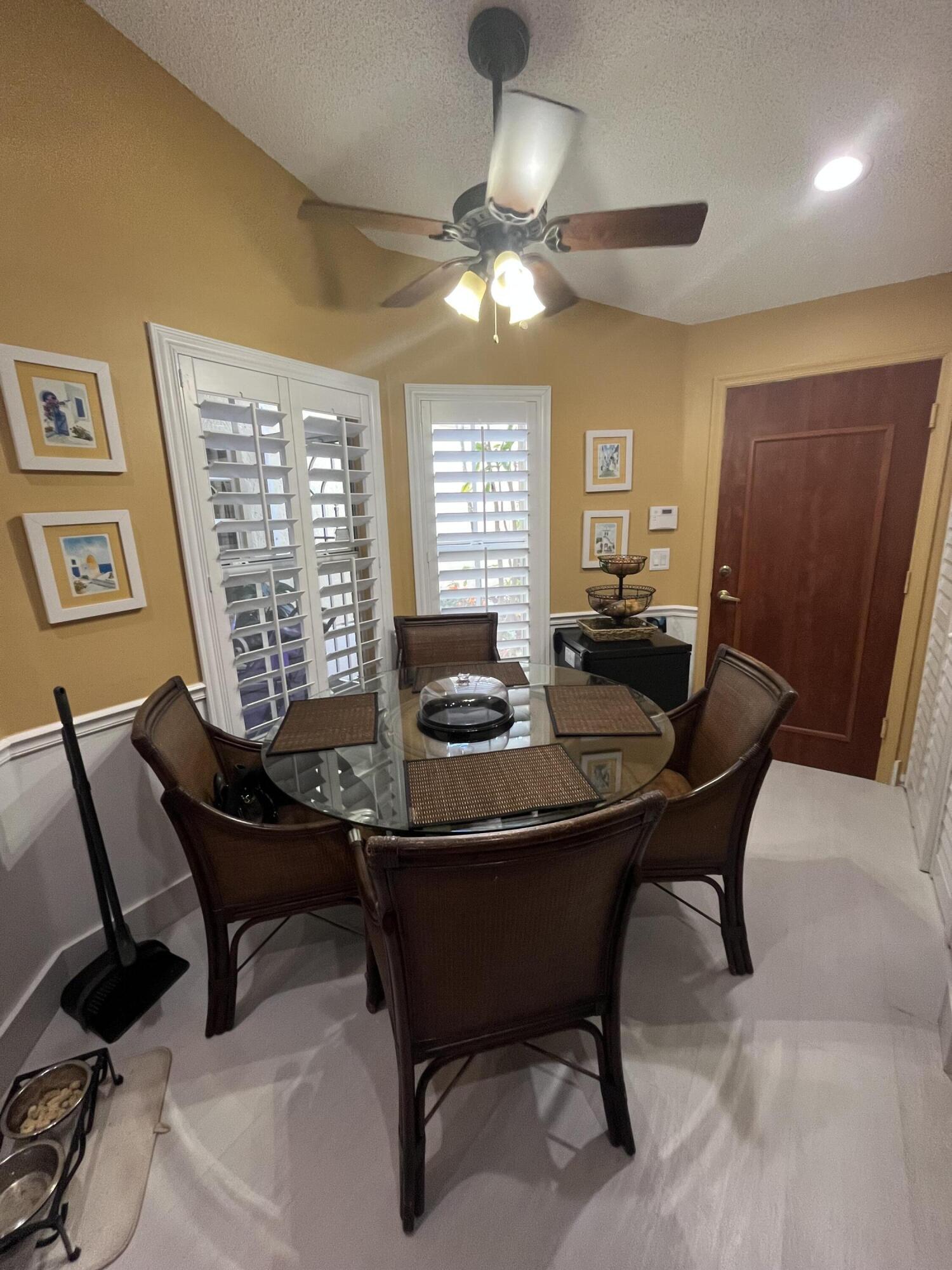 FLORAL LAKES - Residential Lease