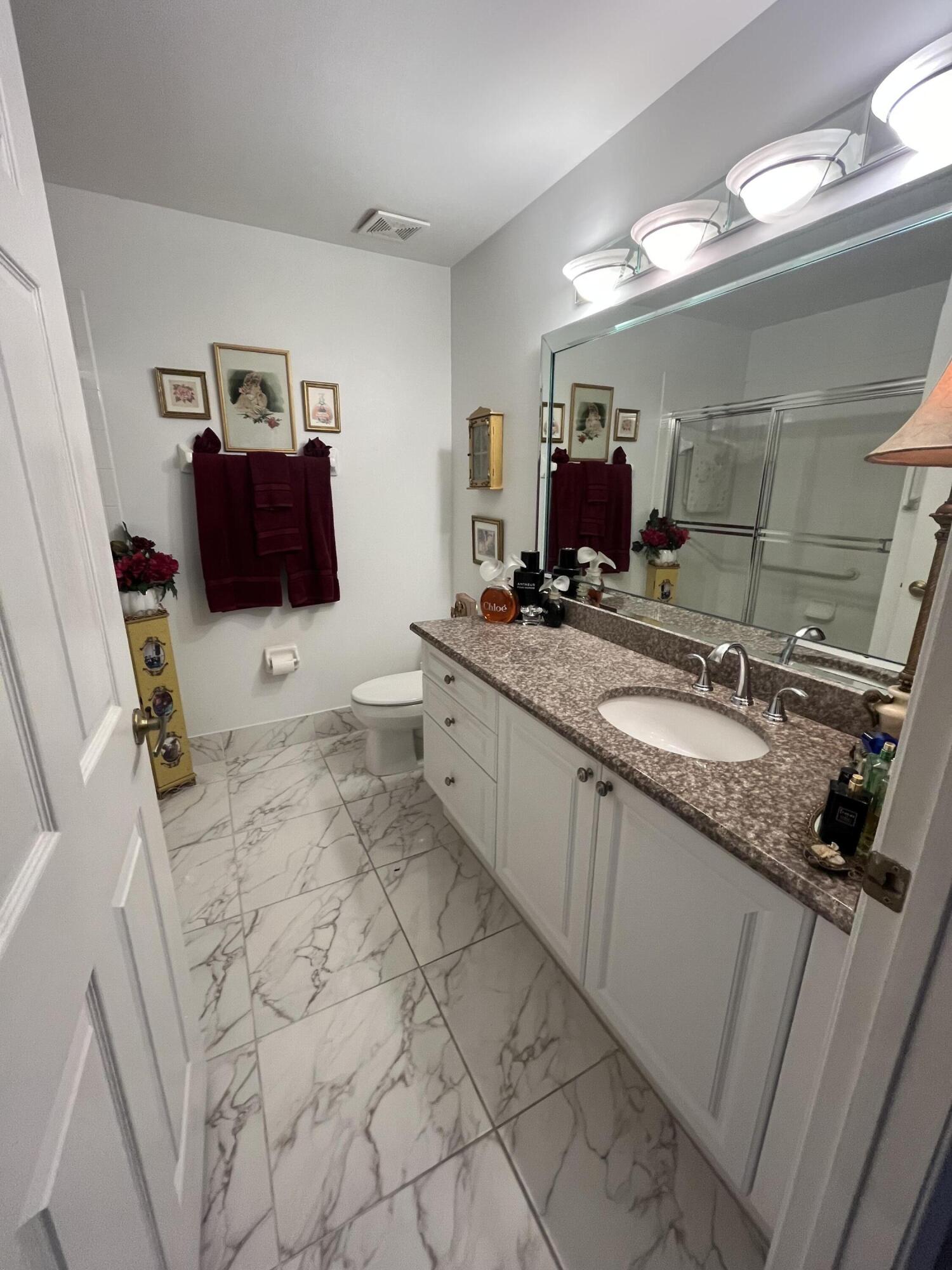 FLORAL LAKES - Residential Lease