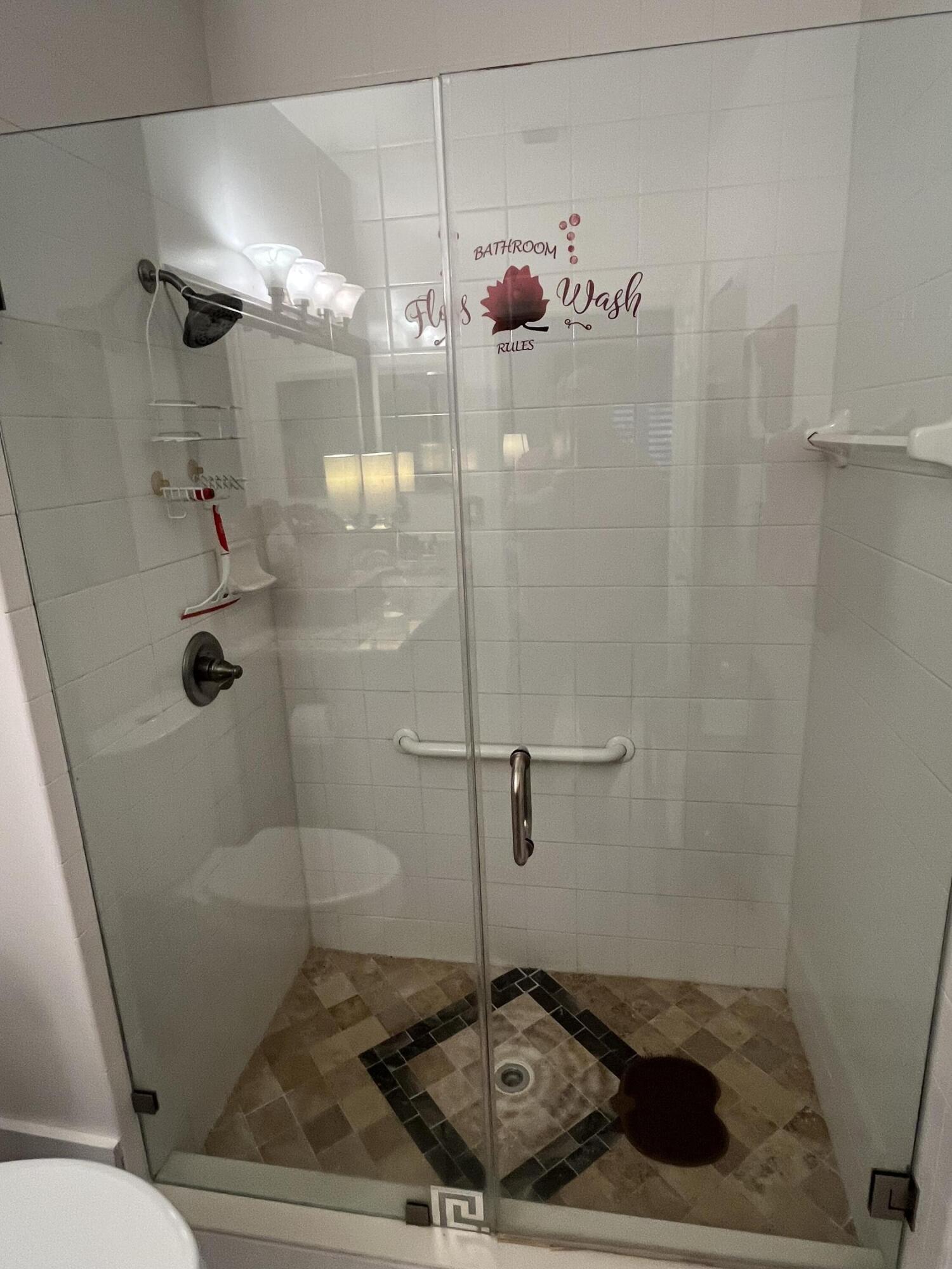 FLORAL LAKES - Residential Lease