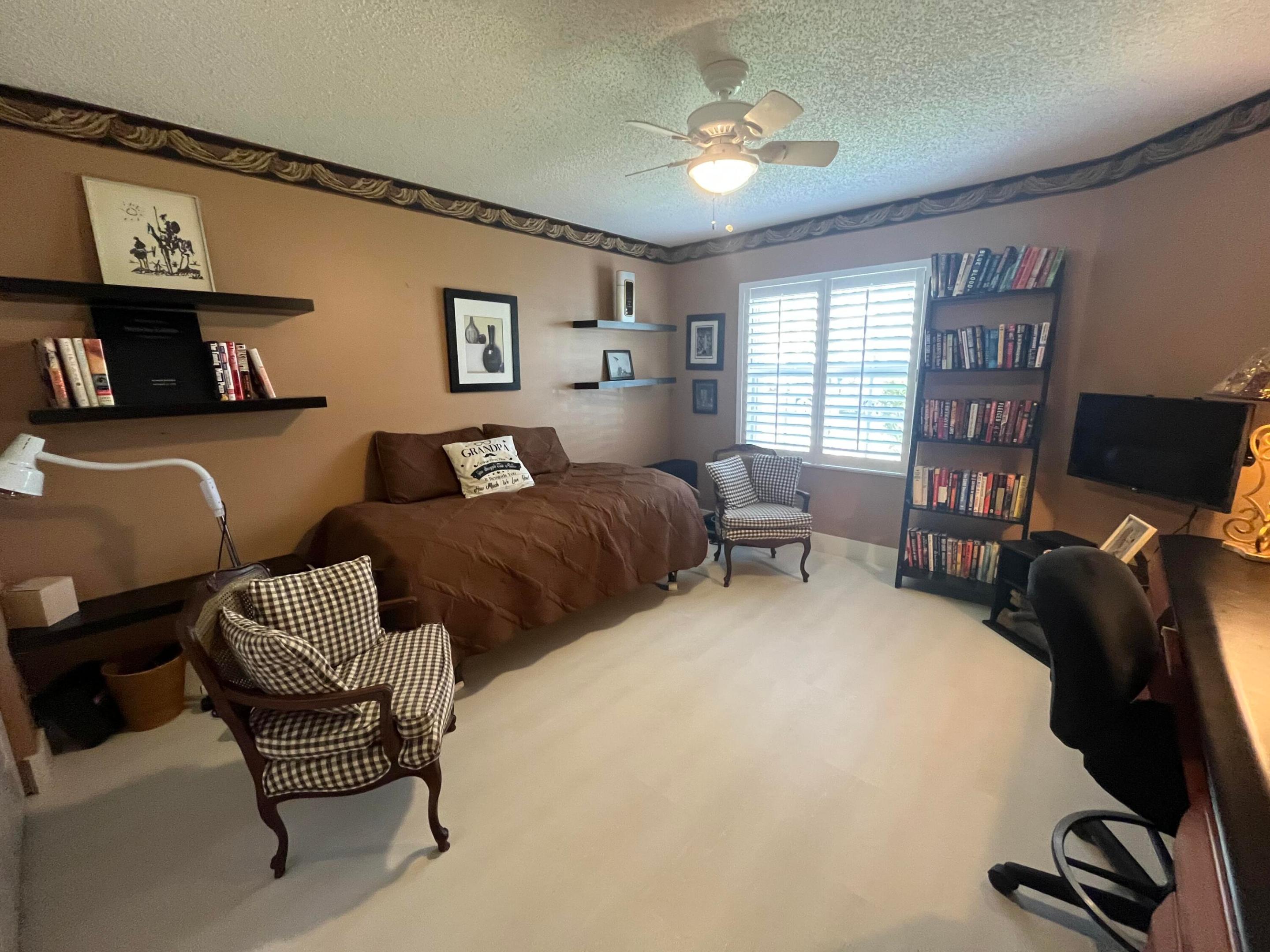 FLORAL LAKES - Residential Lease