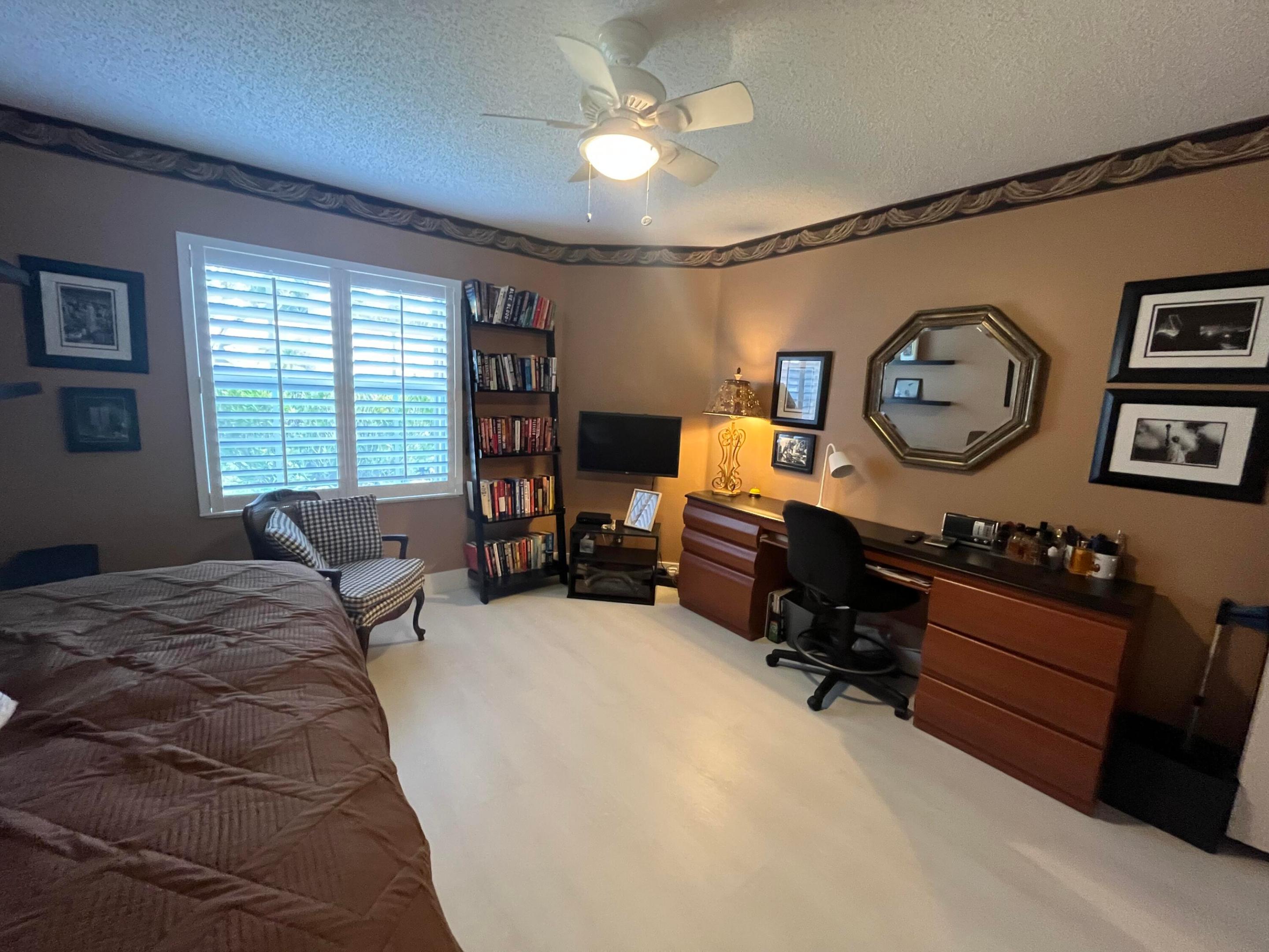 FLORAL LAKES - Residential Lease