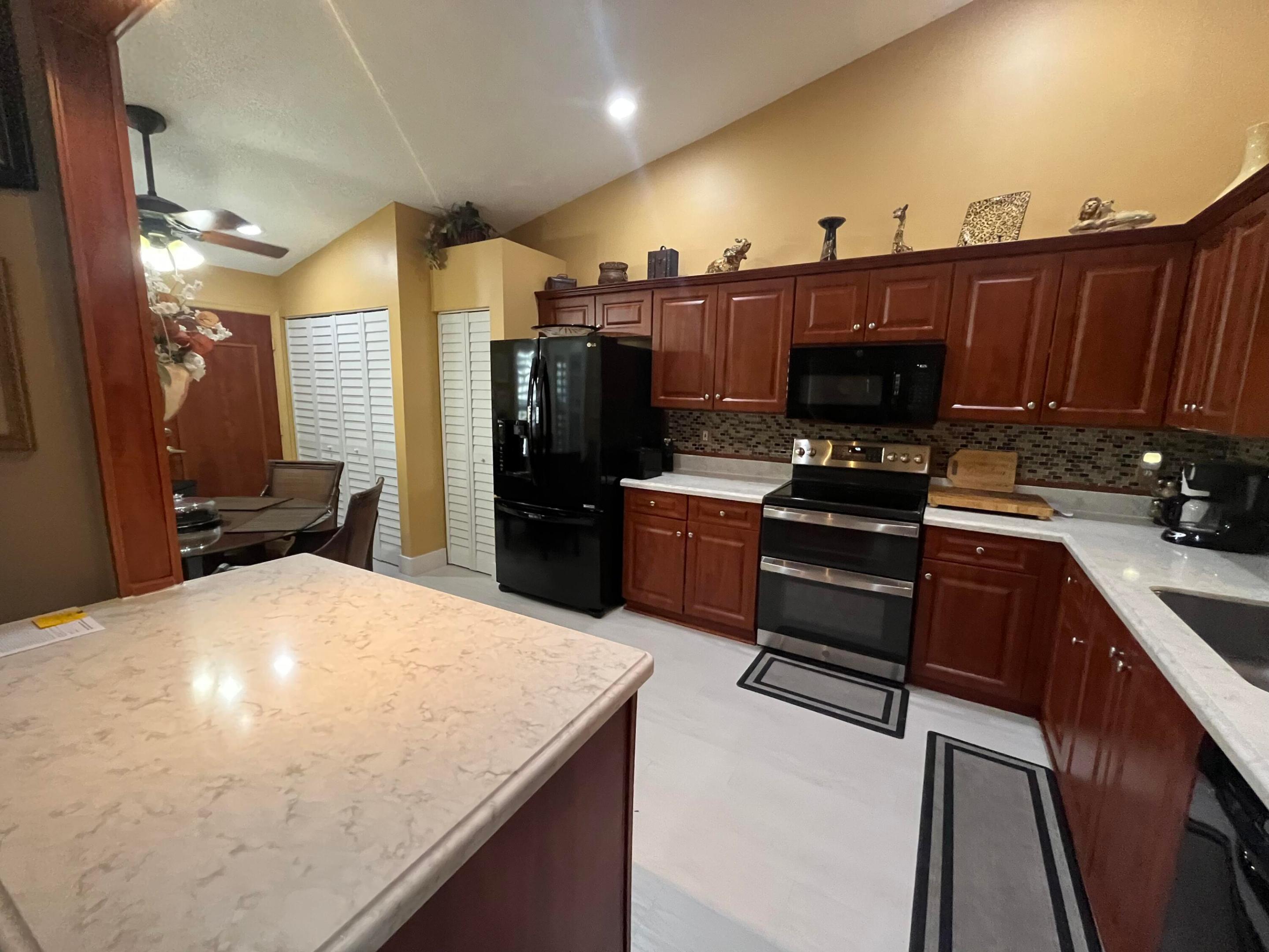 FLORAL LAKES - Residential Lease