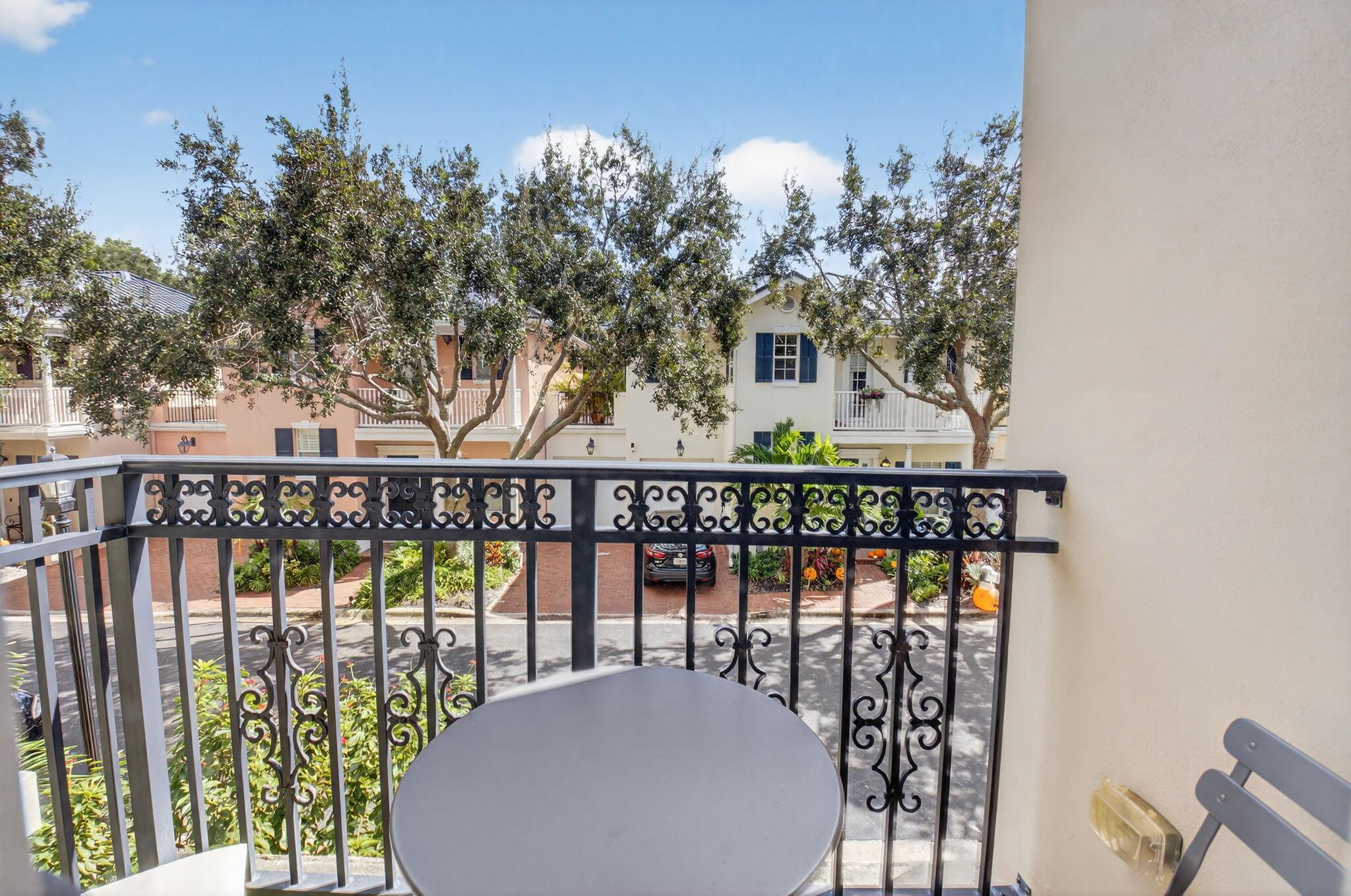 HERITAGE CLUB - Residential Lease
