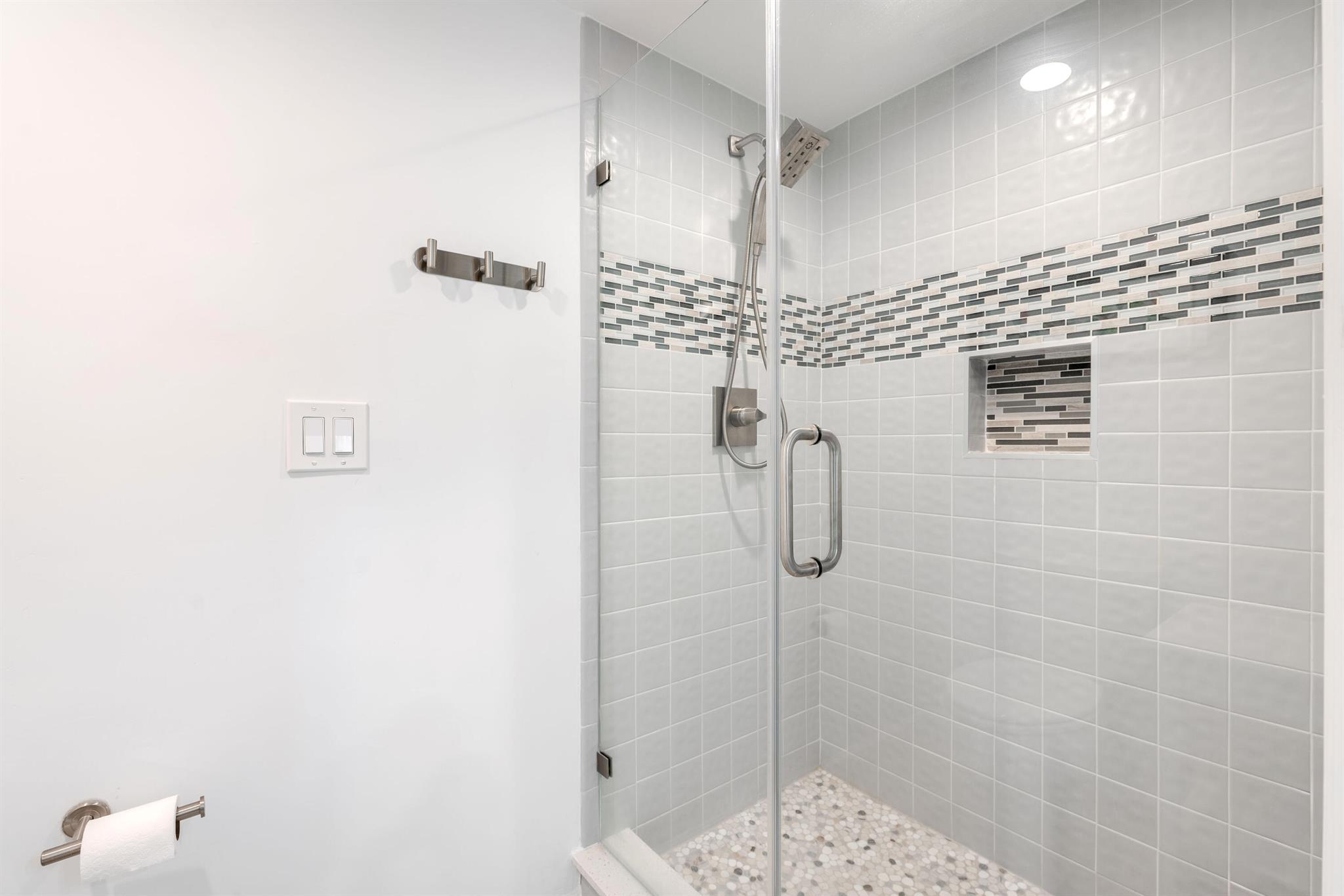 GLENEAGLES IV CONDO - Residential