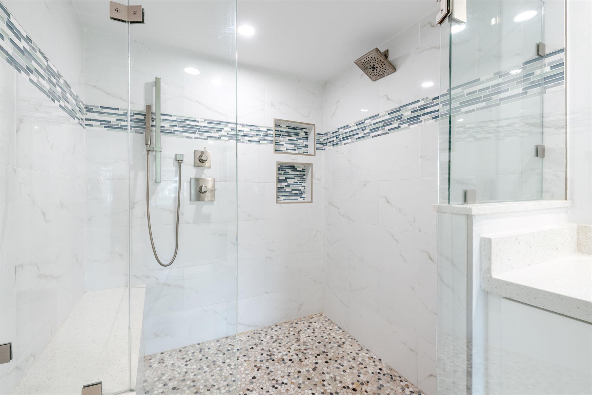 GLENEAGLES IV CONDO - Residential