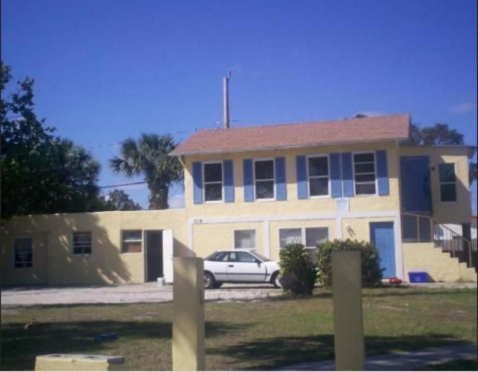 Fully rented, money producing triplex in part of the city that is improving rapidly! The area will not remain at the price levels of today!DO NOT BOTHER THE TENANTS PLEASEThe city made the owner install fire sprinklers and a monitoring system.