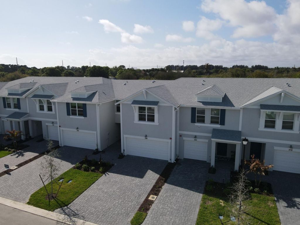 Photo of 586 Salisbury Circle, Fort Pierce, FL 34982 (MLS # B26002667)