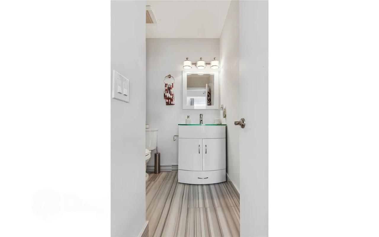 Windsor Plaza - Residential Lease