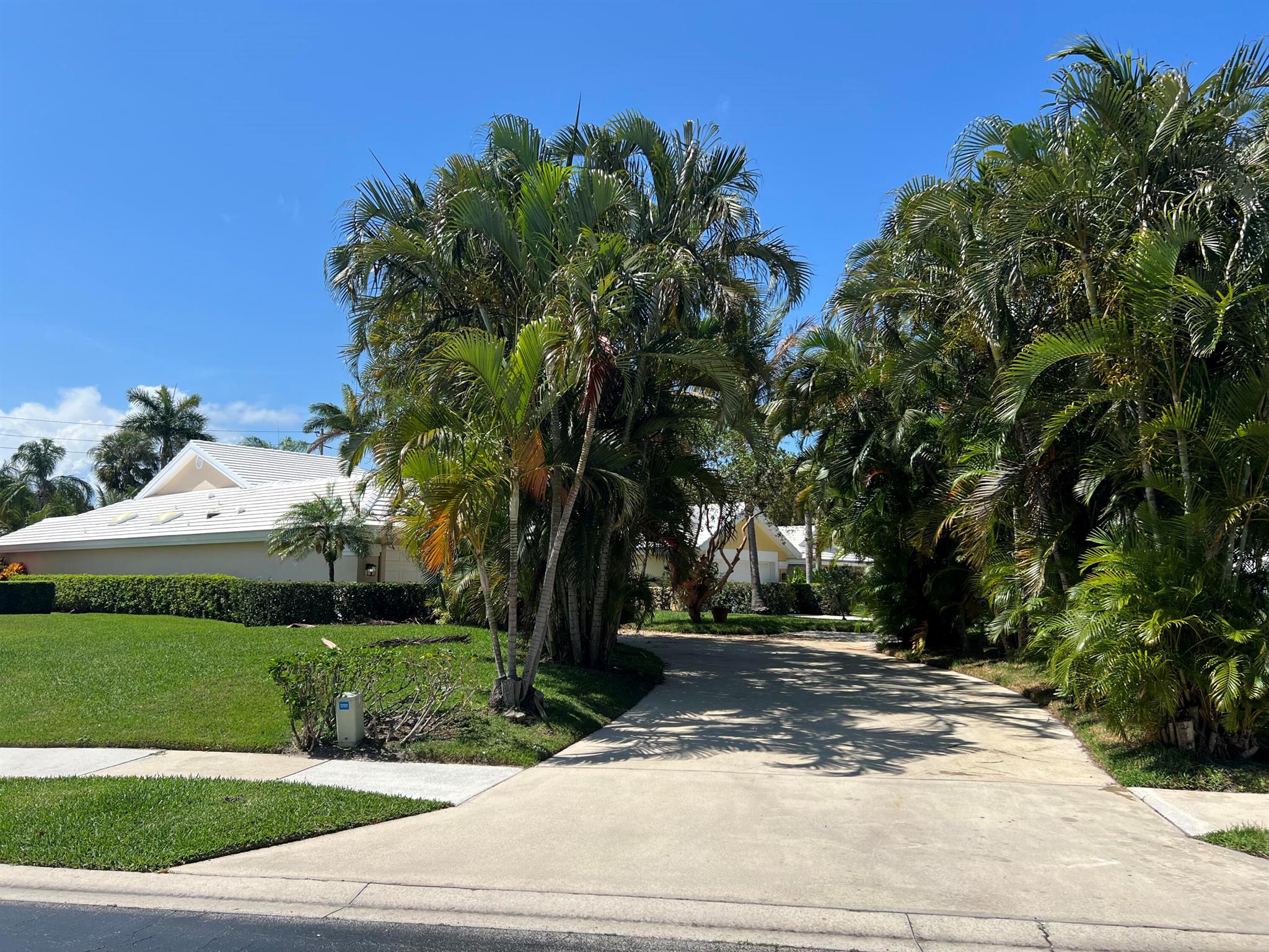 2387 Oak Tree Lane