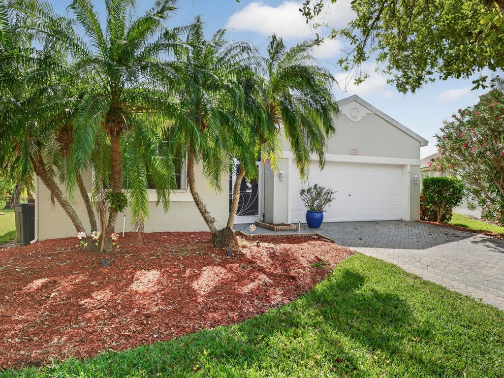 Photo of 608 SW Calamondin Way Way SW, Vero Beach, FL 32968 (MLS # B26010943)