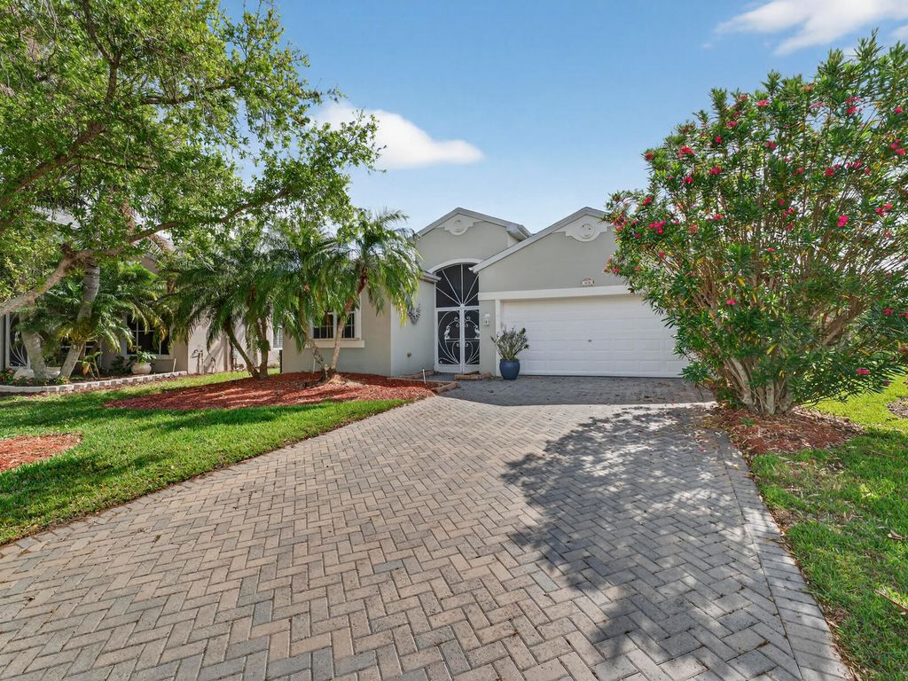 Photo of 608 SW Calamondin Way Way SW, Vero Beach, FL 32968 (MLS # B26010943)