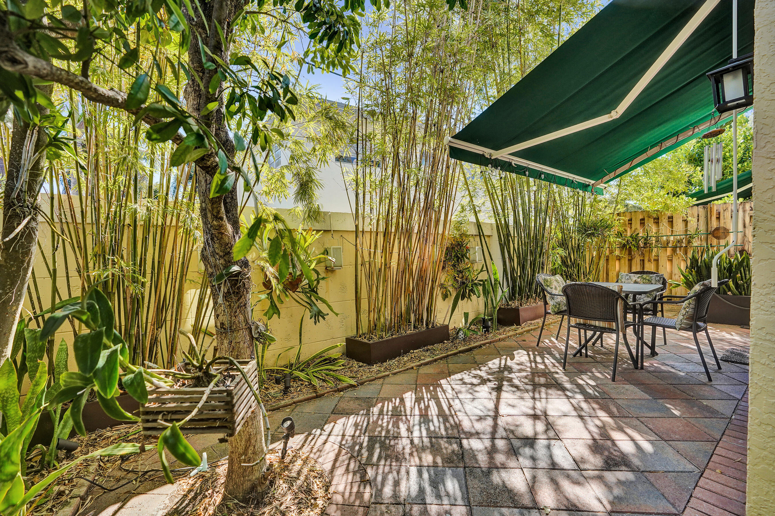 Old Florida Bungalow - Residential