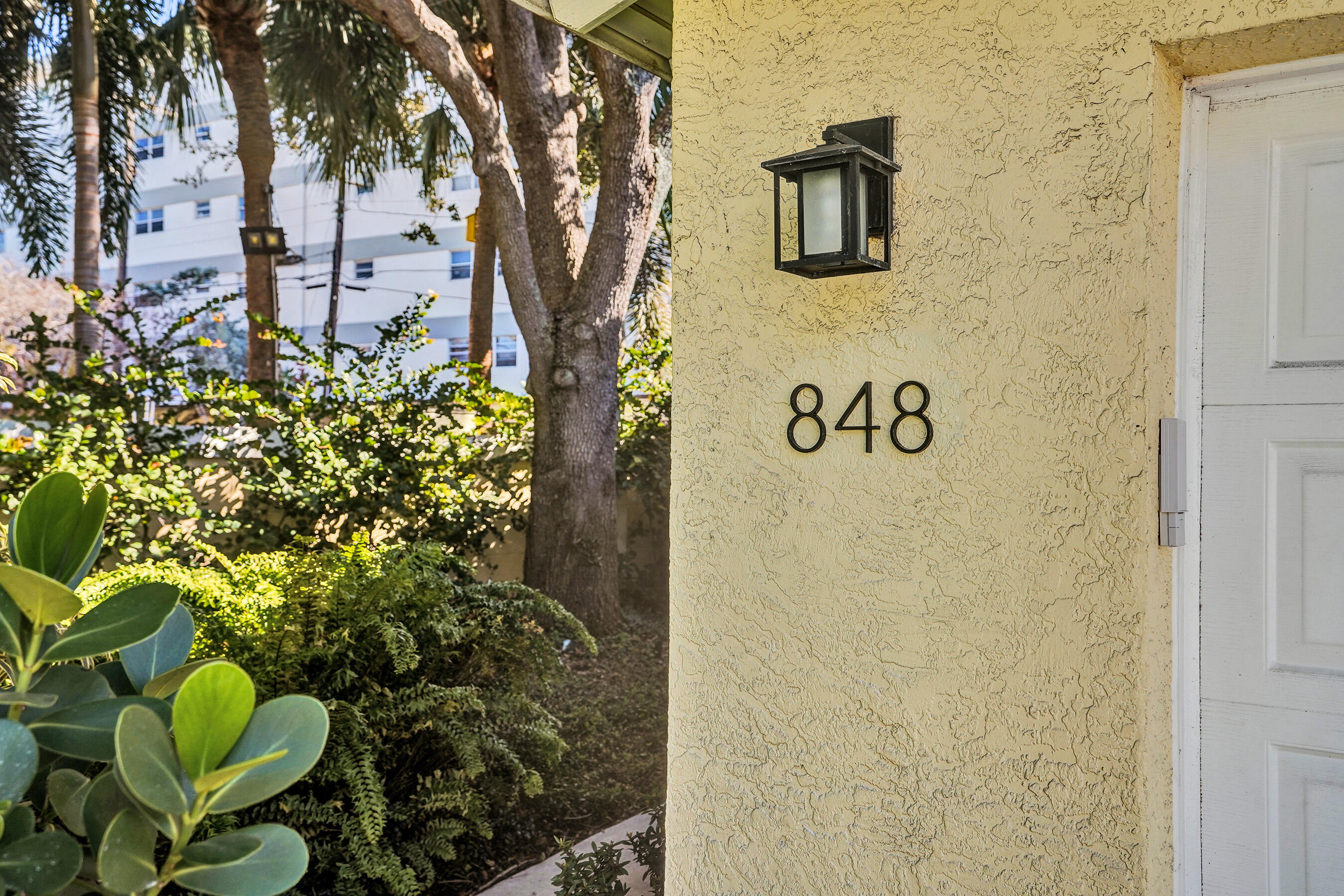 Old Florida Bungalow - Residential