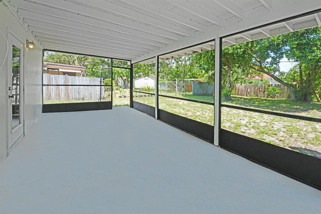 DELRAY MANORS - Residential