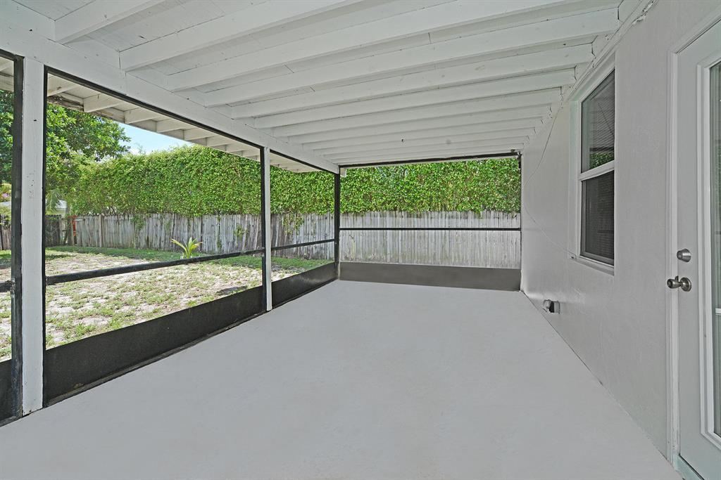 DELRAY MANORS - Residential