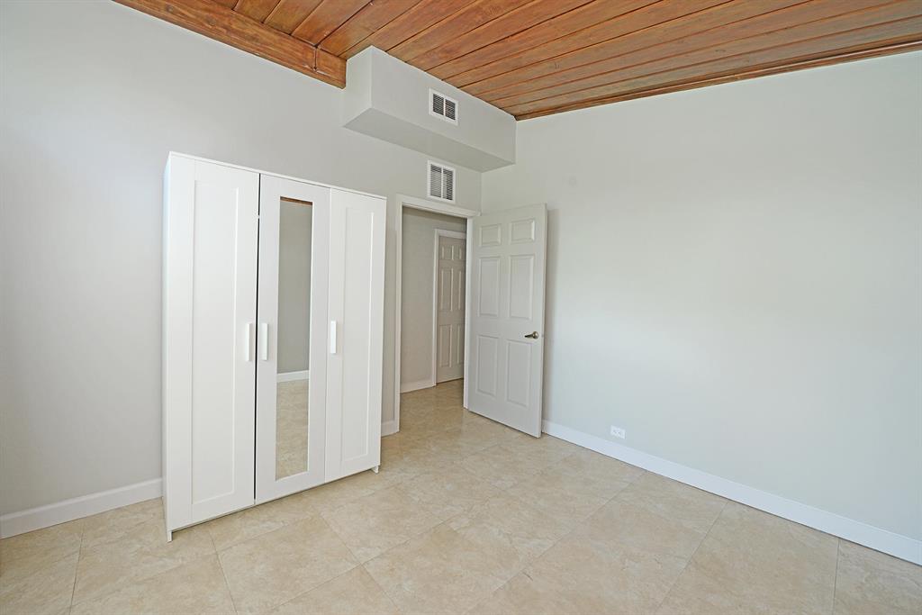 DELRAY MANORS - Residential