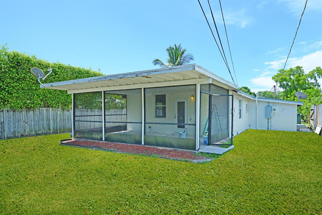 DELRAY MANORS - Residential