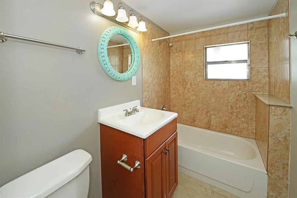 DELRAY MANORS - Residential