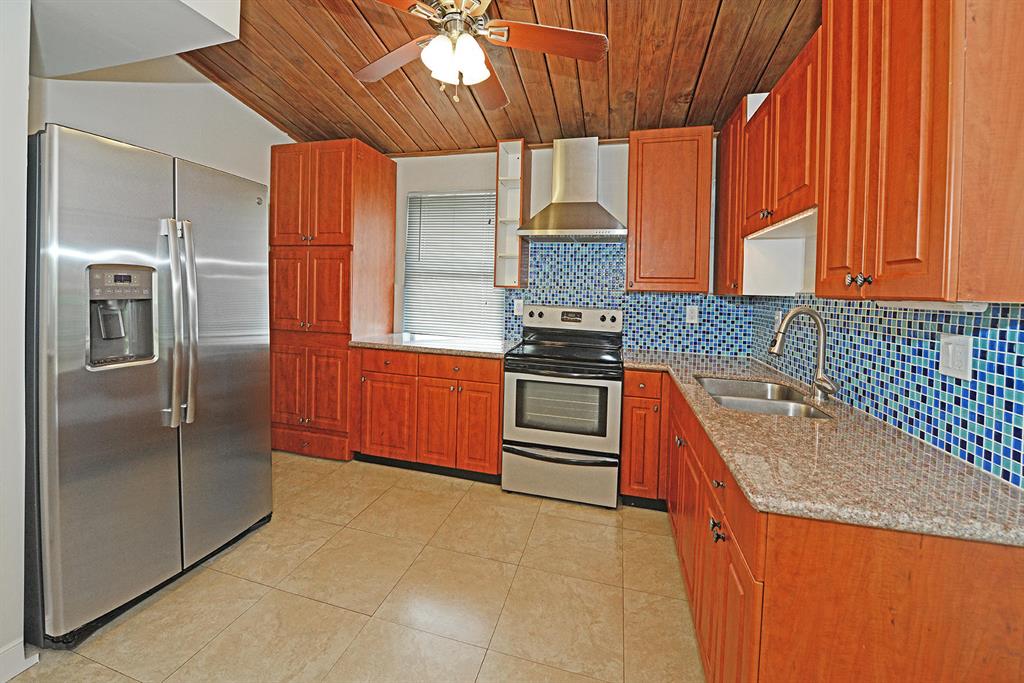 DELRAY MANORS - Residential