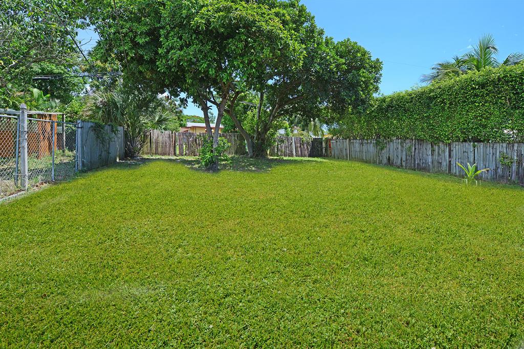 DELRAY MANORS - Residential