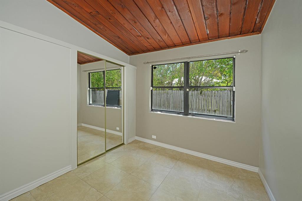 DELRAY MANORS - Residential