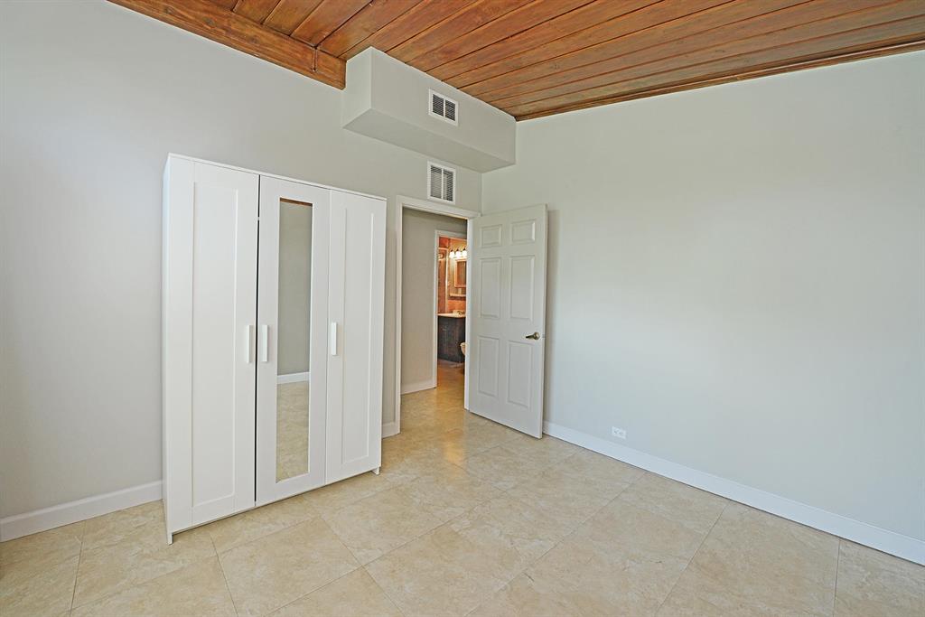 DELRAY MANORS - Residential