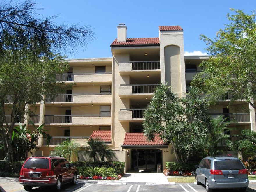 This unit is available from May through December. Immaculate very well maintained condo. Owner occupied every winter season. Fully equipped condo featuring large master bedroom, walk in closet 2nd bedroom has 2 twin beds. Eat in Kitchen. newer appliances and laundry room. Bike room outside back door of the lobby. A great location walking distance to everything restaurants shops all within walking distance, bike to the beach. grade level unit park right in front.