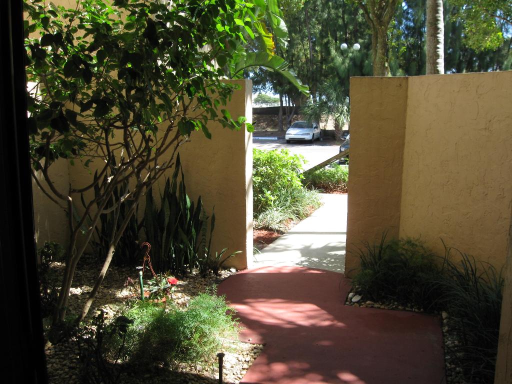 LAVERS DELRAY RACQUET CLUB CONDO - Residential Lease