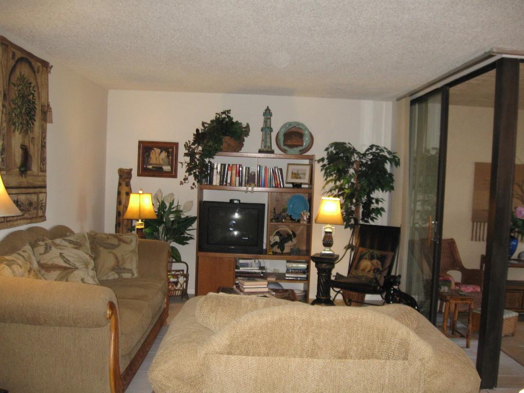 LAVERS DELRAY RACQUET CLUB CONDO - Residential Lease