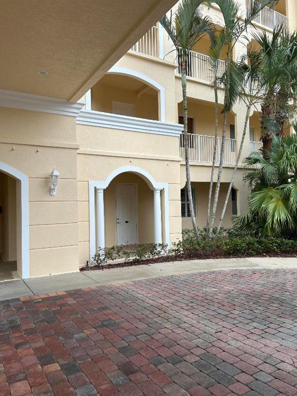 Photo of 24 Harbour Isles 104 Drive W #104, Fort Pierce, FL 34949 (MLS # R11064637)