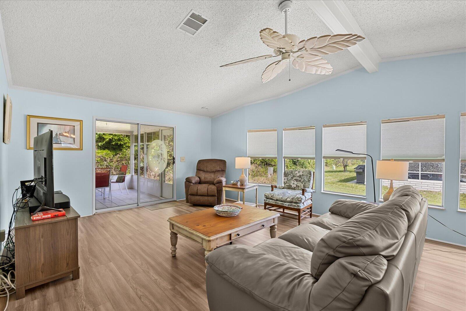 TROPICAL ISLES - Residential