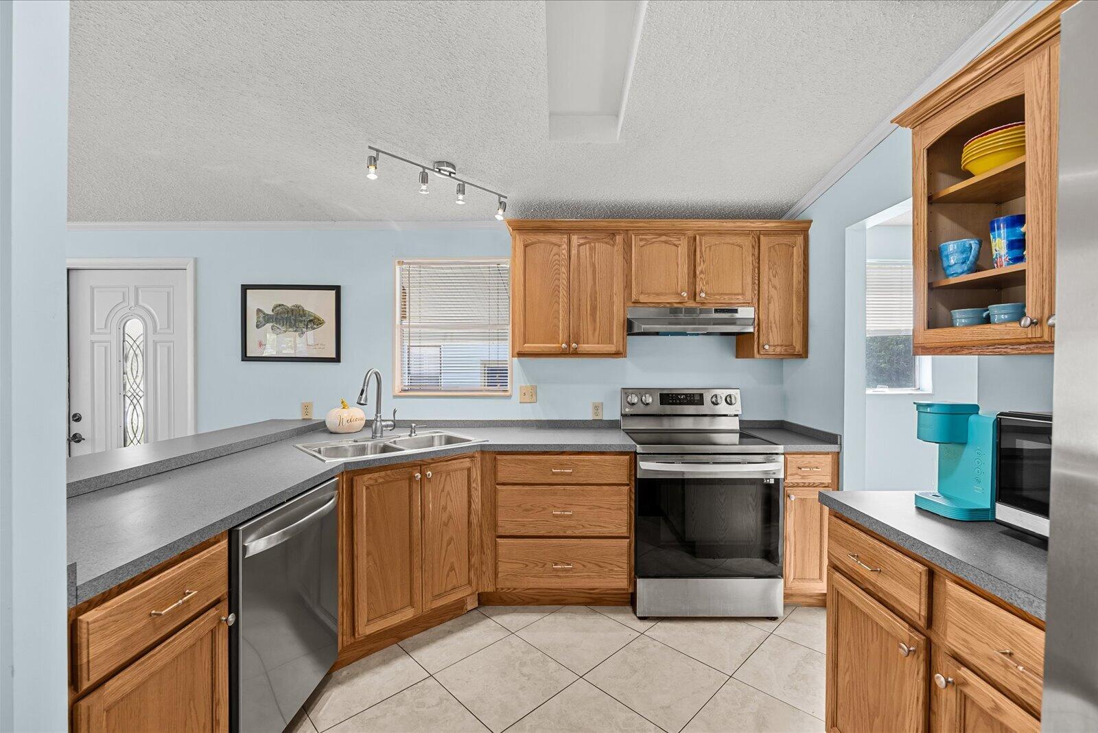 TROPICAL ISLES - Residential