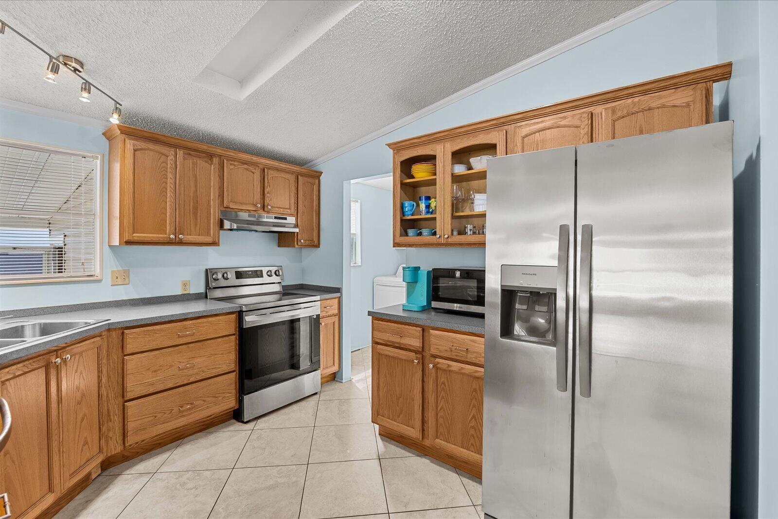 TROPICAL ISLES - Residential