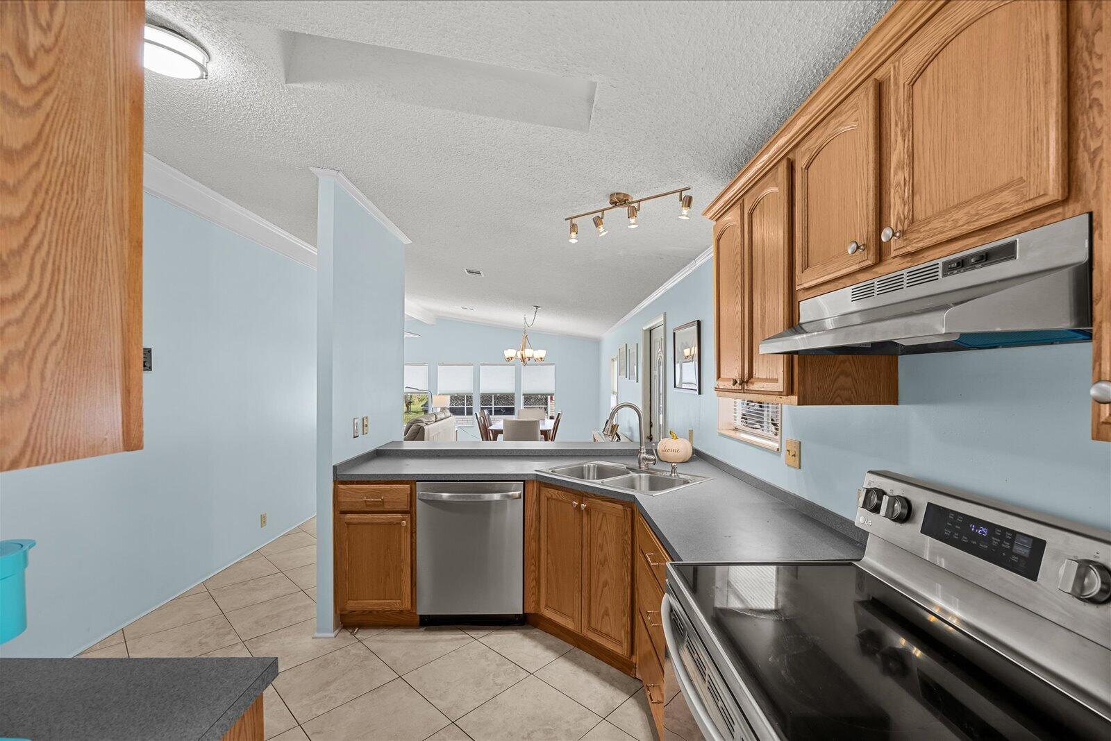 TROPICAL ISLES - Residential