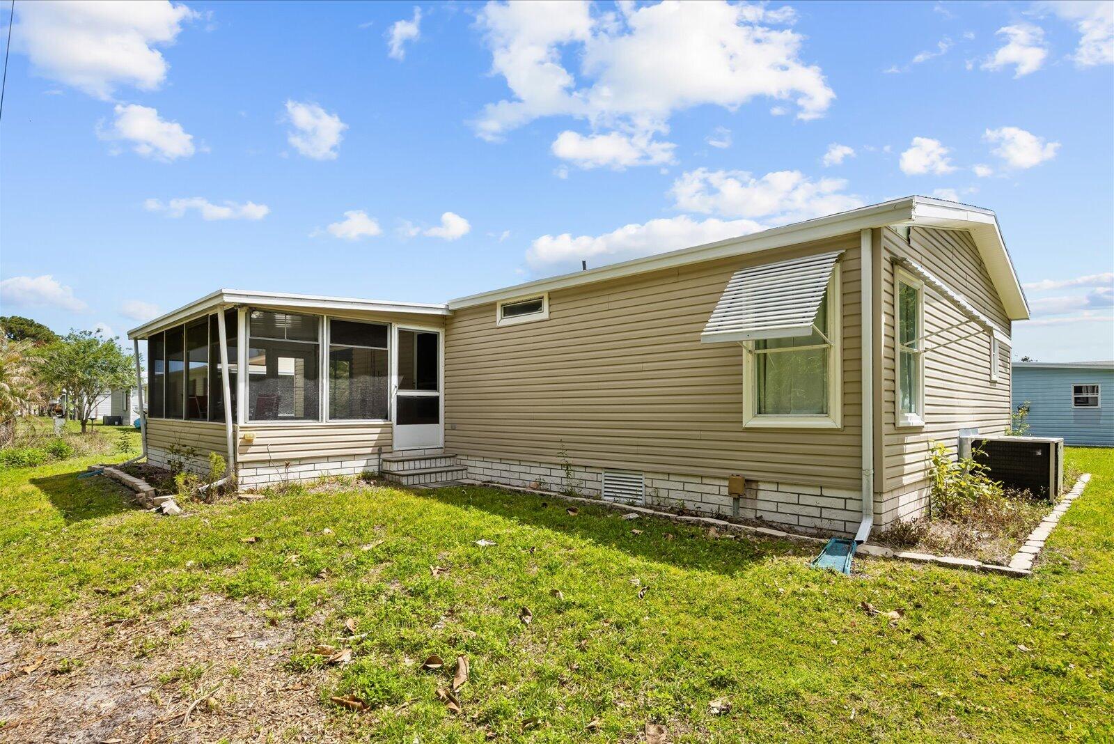 TROPICAL ISLES - Residential