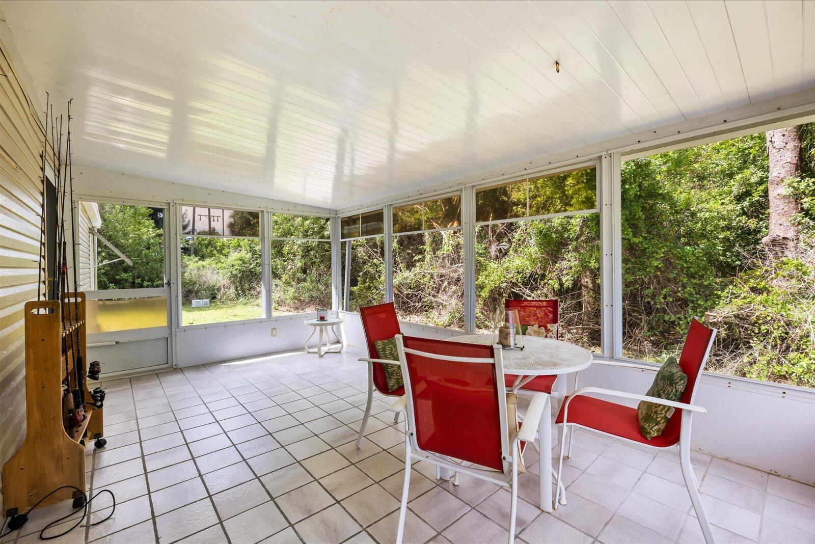 TROPICAL ISLES - Residential