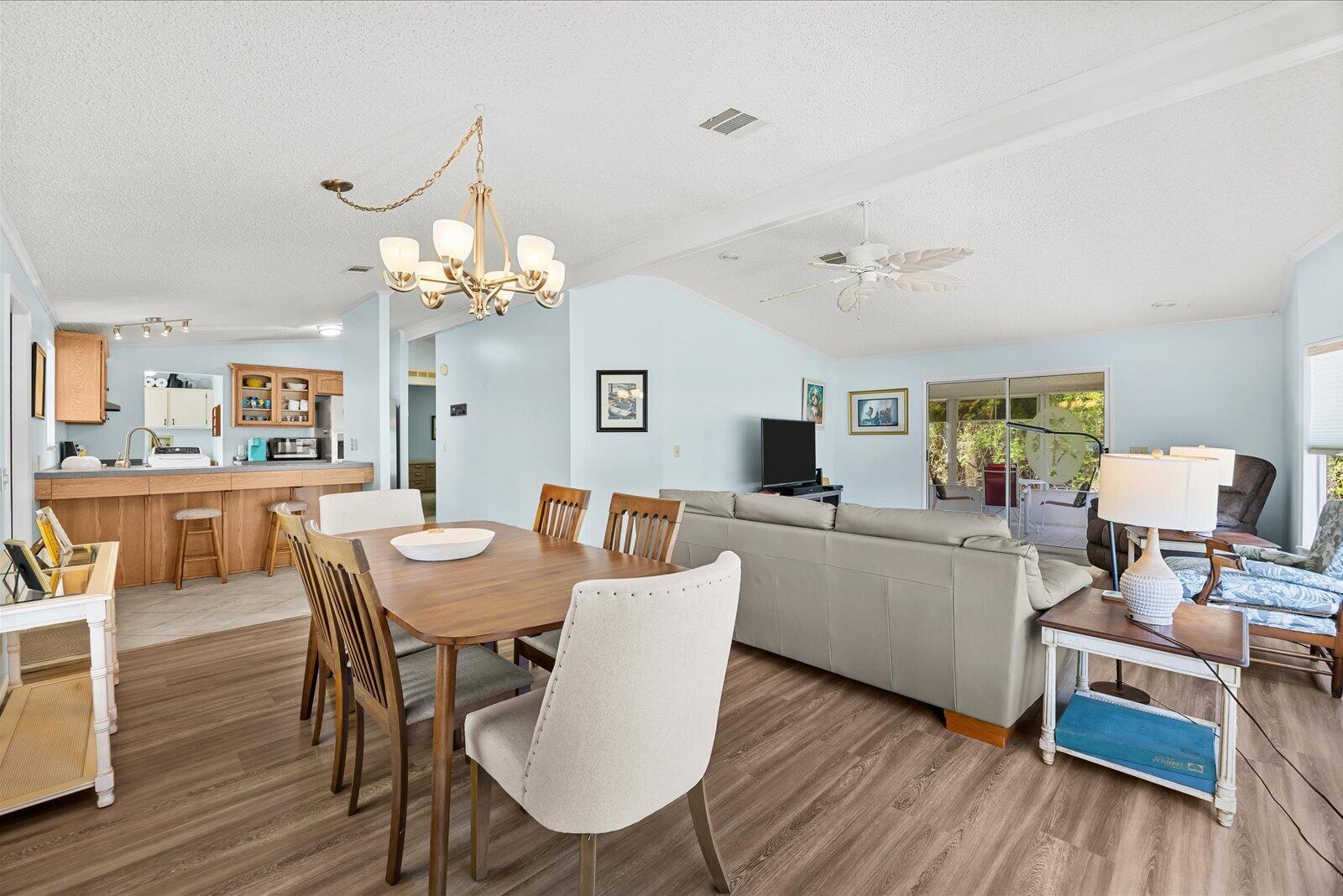 TROPICAL ISLES - Residential