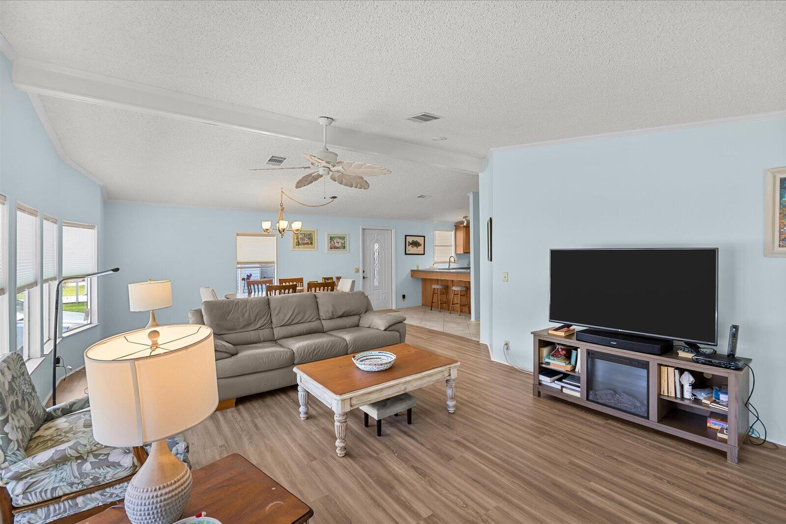 TROPICAL ISLES - Residential