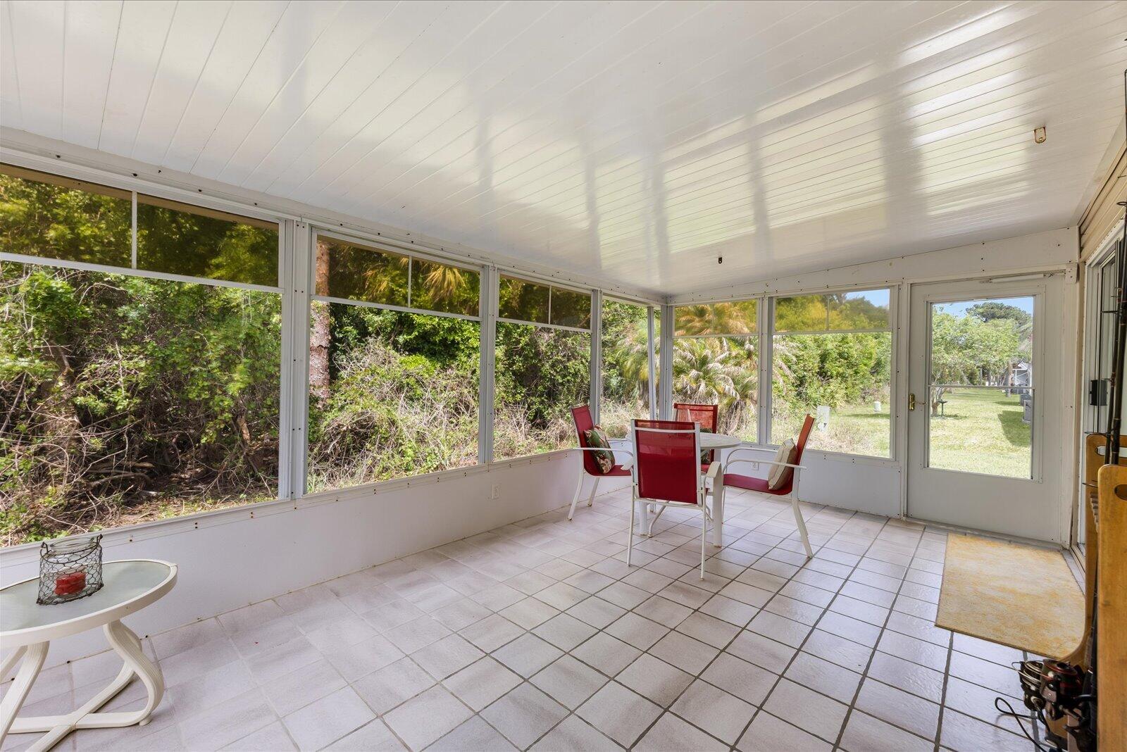 TROPICAL ISLES - Residential