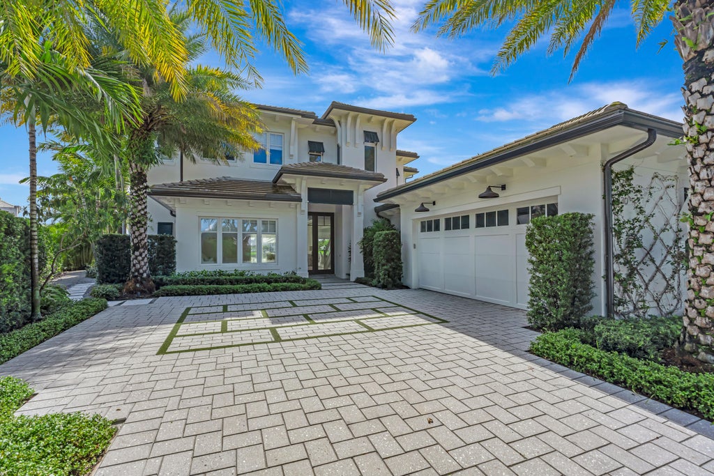 Photo of 130 Waters Edge Drive, Jupiter, FL 33477 (MLS # B26080679)