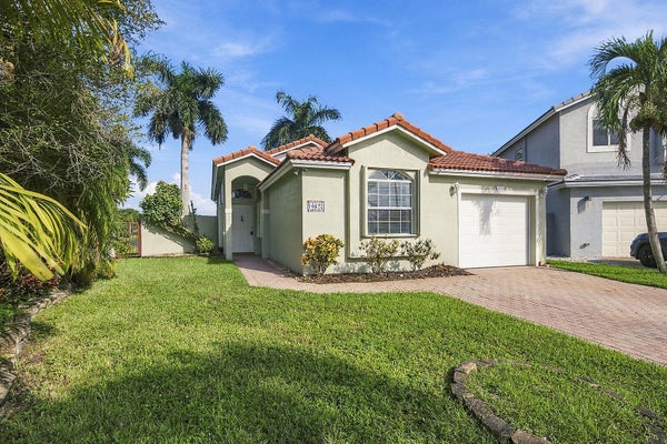 10627 NW 7TH ST, PEMBROKE PINES, FL 33026 - Image ad320bb6a0b80802ebaef00cf76d72fa/2651649651