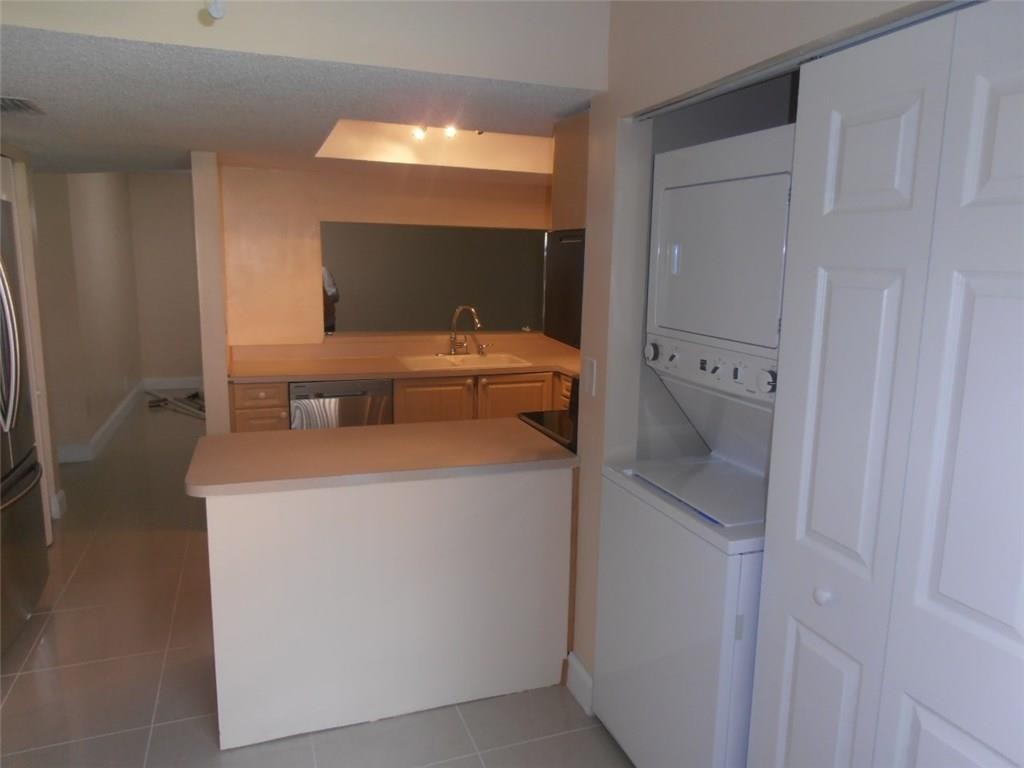 Sabal Palm - Residential Lease