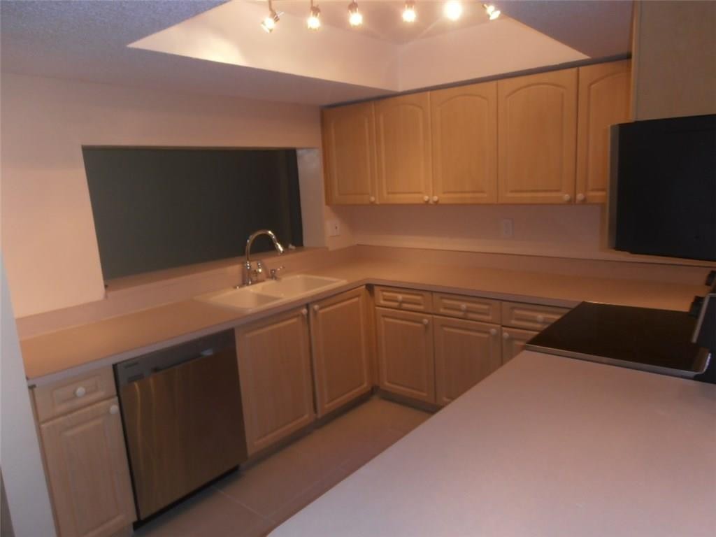 Sabal Palm - Residential Lease