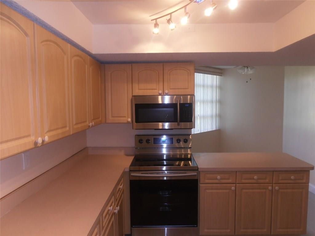 Sabal Palm - Residential Lease