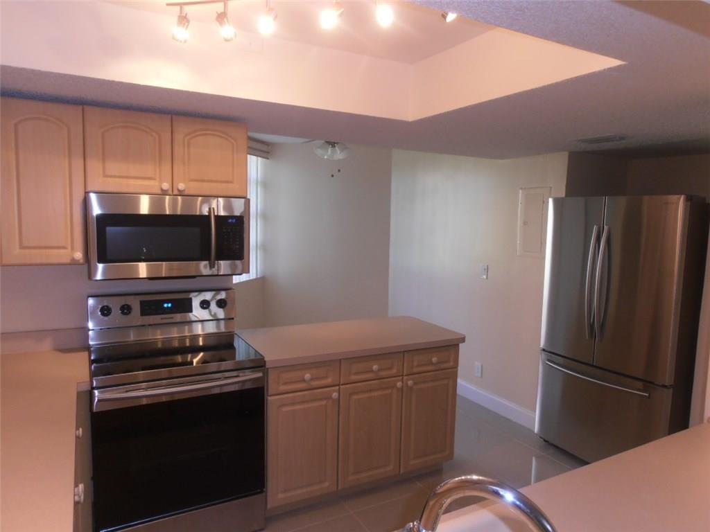 Sabal Palm - Residential Lease